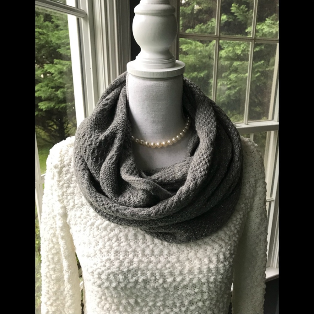 ⚜️ New York & Company Grey Infinity Scarf